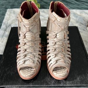 COPY - Freebird Wazee sandal in beige multi size 7